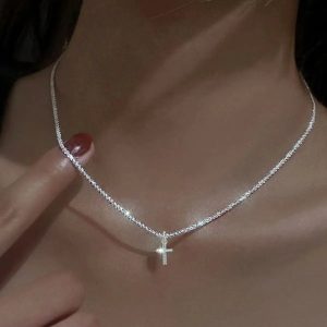1 PC Simple Ins Cauliflower Chain Sparkling Cross Necklace